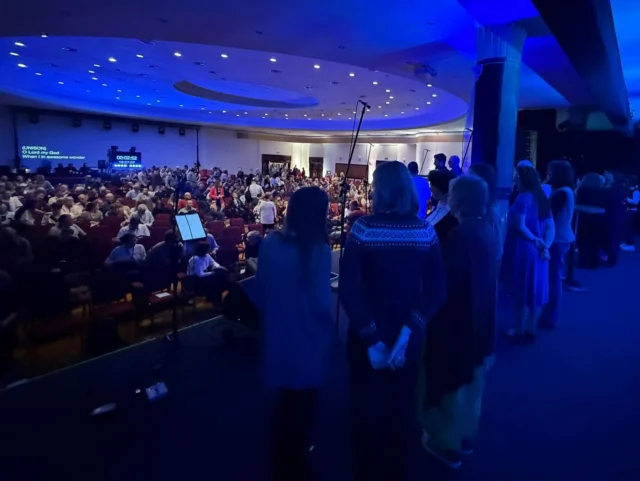 🌟 So proud of this incredible group of 40 singers from across Europe who came together to form the first ever European Leadership Forum Gospel Choir in Wisla, Poland! Despite just one hour of rehearsal, they opened the plenary session with a beautiful worship performance, featuring the timeless favorite “How Great Thou Art.” Truly inspiring! 🎶✨ #ELFChoir #Wisla #UnityInMusic #PraiseAndWorship